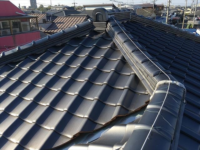 羽島市で瓦屋根の葺き替え工事、重い土葺きの屋根を軽量な屋根材に変えて災害に強い家に